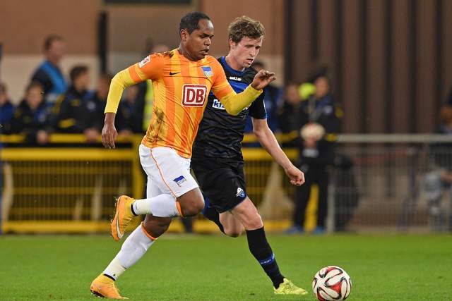 高尔夫天津女子公开赛挥杆 泰国球员纳塔克里塔首轮领跑